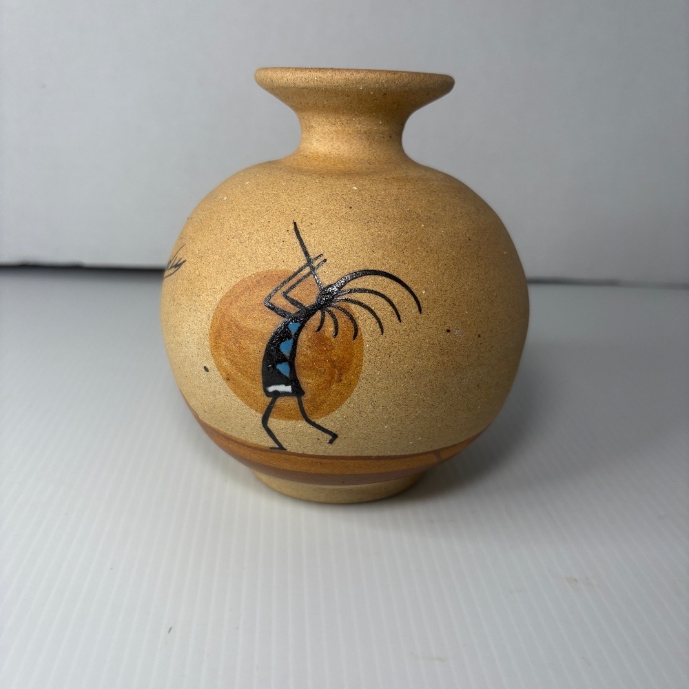 Vtg Native American Pottery Kokopelli Fertility Sandstone Vase Artist Signature